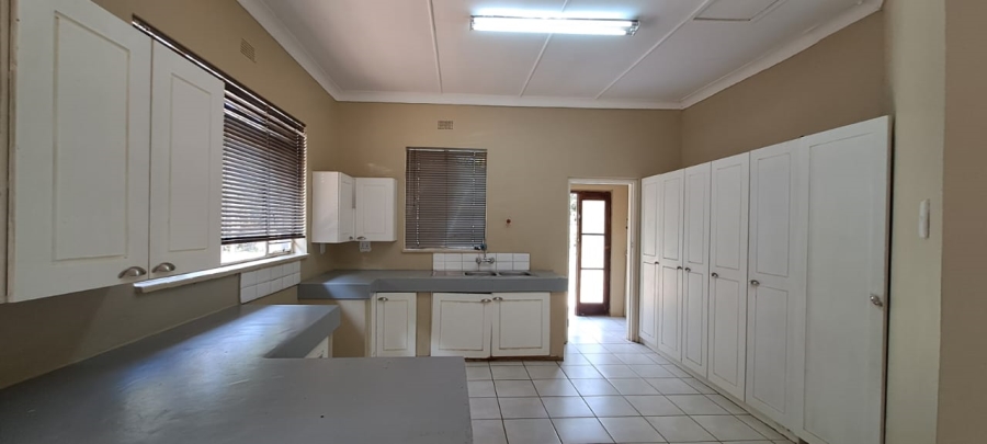 5 Bedroom Property for Sale in Hospitaalheuwel Free State